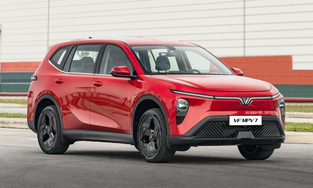 So Sánh VinFast Limo Green Và VinFast VF MPV 7: Xe Dịch Vụ Hay Xe Gia Đình?
