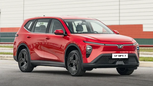 So sánh VinFast MPV 7 và Toyota Veloz Cross tại Đà Nẵng