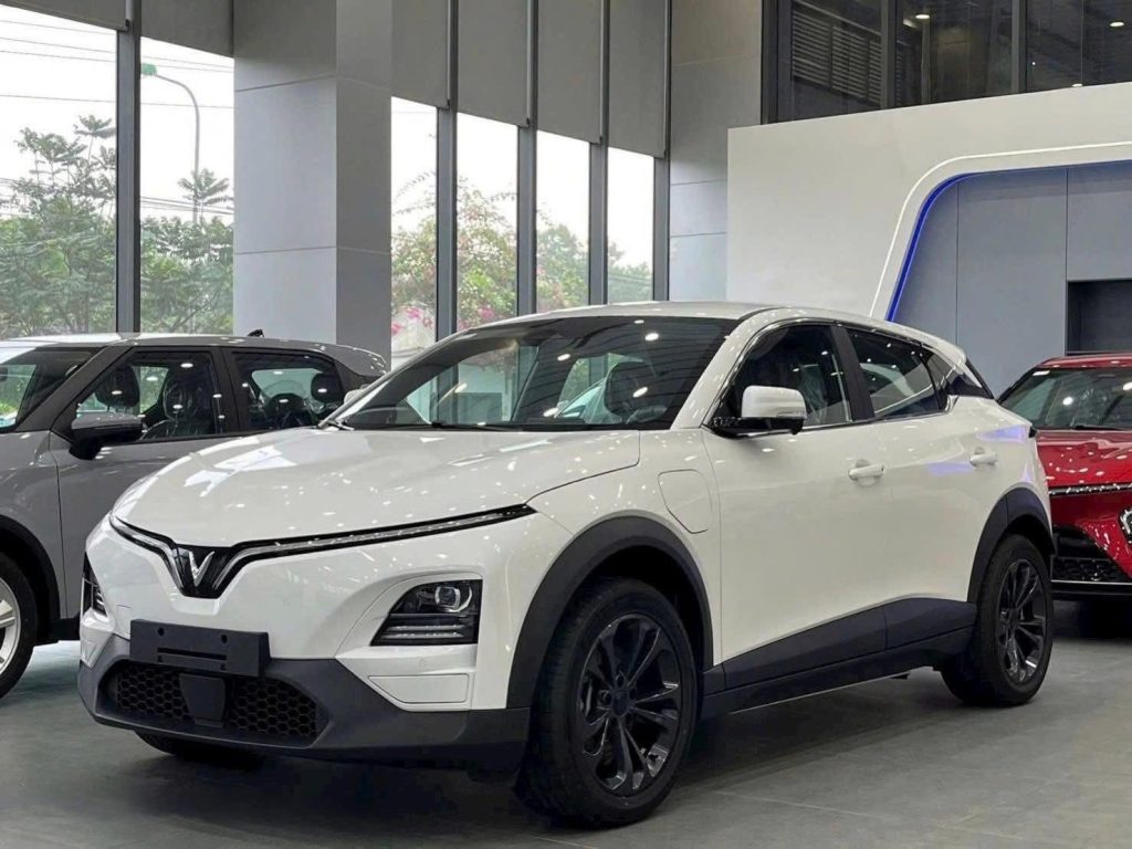 VF6 Plus và Honda City RS 2026: Cùng 630 triệu lăn bánh, chọn xe nào?