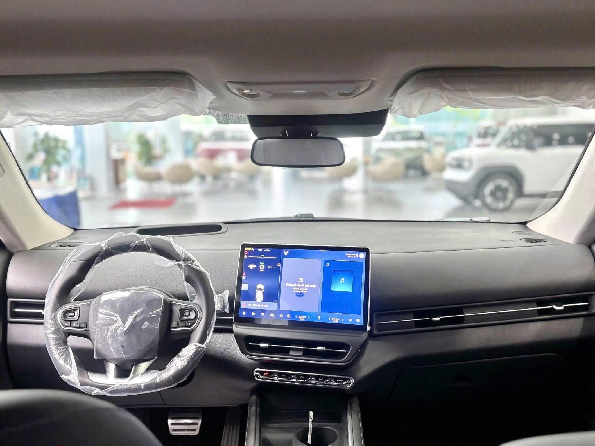 Khoang lái và màn hình trung tâm VinFast VF7